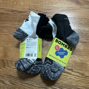NWT set of 6 Bombas Multipack Run Performance Quarter Socks size medium